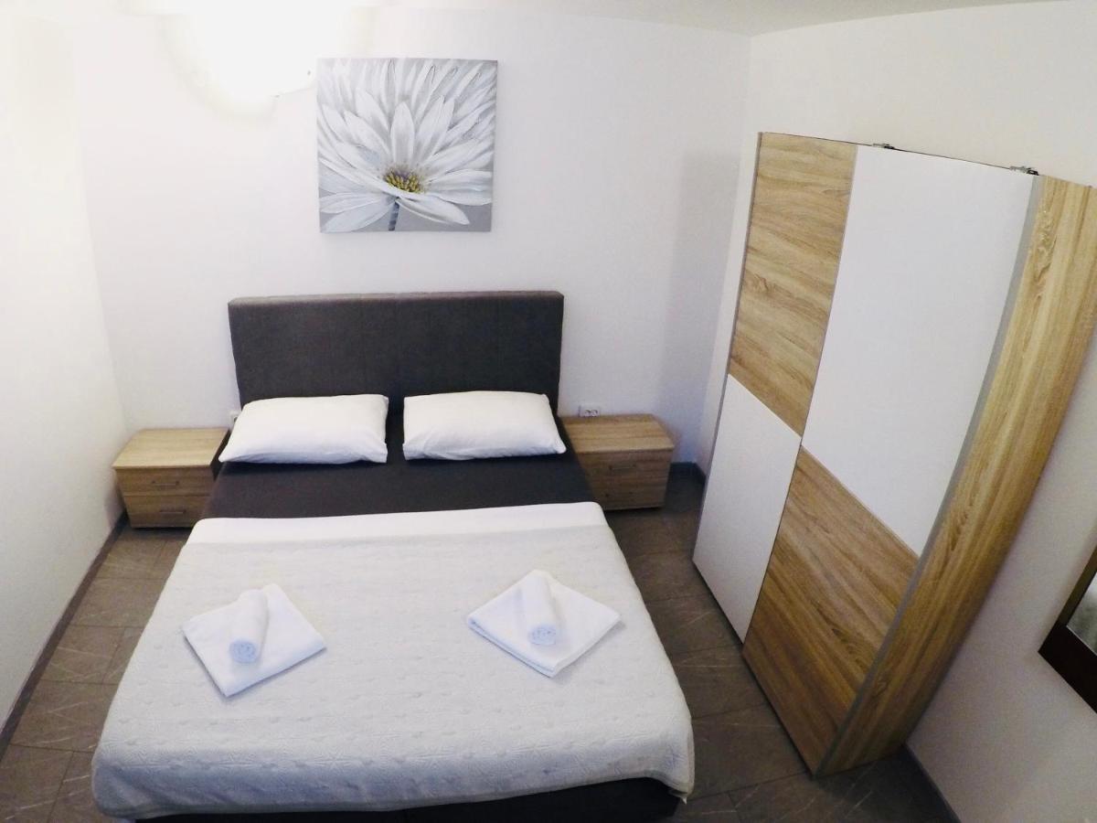 Apartments Lopac Jadranovo Εξωτερικό φωτογραφία